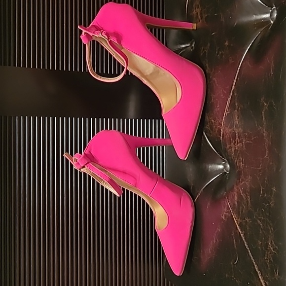 Barbie Pink Heels - Picture 4 of 10